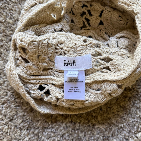 Free People x Rahi Sadie Crochet Bucket Hat NWOT Oatmeal - Picture 4 of 5